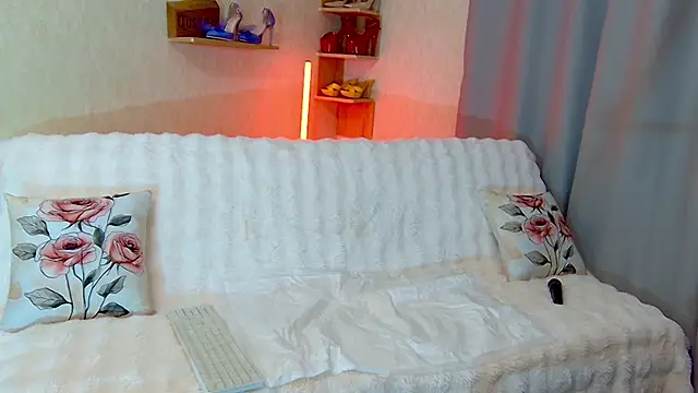 KimPolloc online show from May 15, 8:44 pm