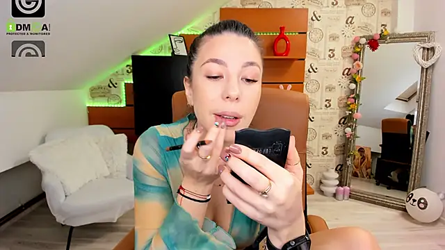 EmillyTaylor online show from November 10, 4:40 am