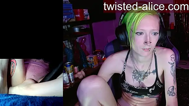 alicewonder09 online show from May 10, 5:42 am