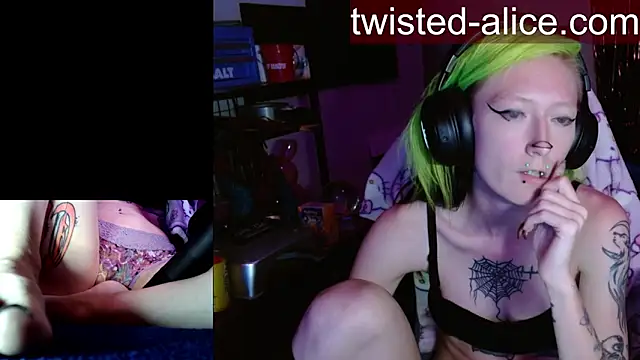 alicewonder09 online show from May 18, 3:27 am