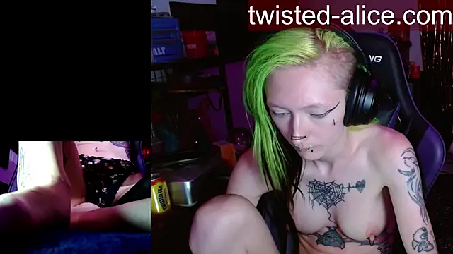 alicewonder09 online show from May 16, 3:42 am