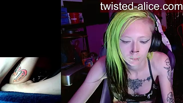 alicewonder09 online show from May 23, 6:23 am