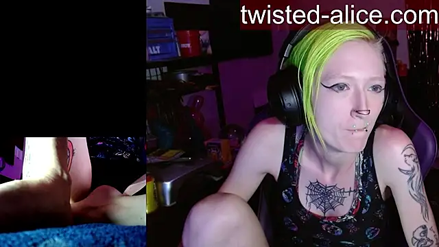 alicewonder09 online show from May 17, 2:55 am