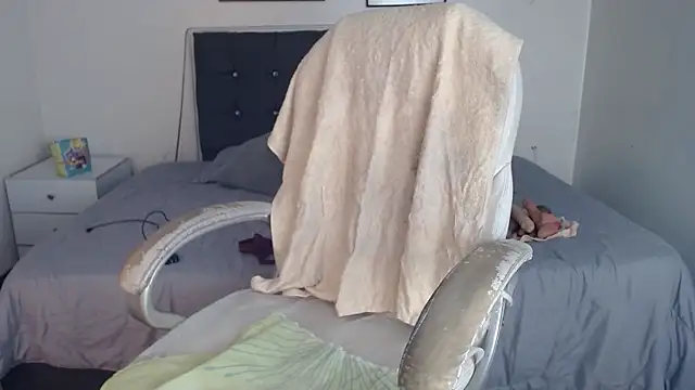 selena yourmilf online show from May 18, 6:14 pm