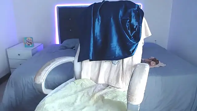 selena yourmilf online show from May 15, 7:49 pm