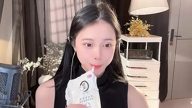 Ocean--Lili online show from April 30, 5:40 pm
