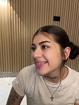 Sarasanders 4 online show from December 4, 5:21 am