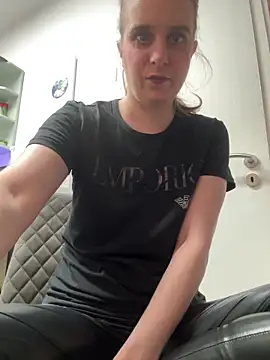 Chantalee online show from March 31, 5:29 am