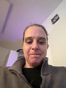 Chantalee online show from May 17, 7:29 am