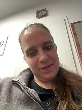 Chantalee online show from May 18, 6:08 am