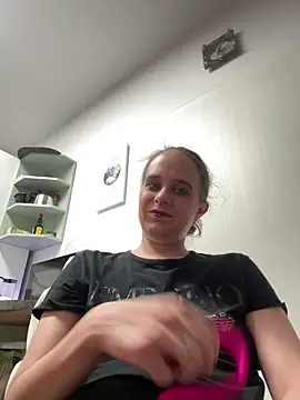 Chantalee online show from April 4, 5:39 am