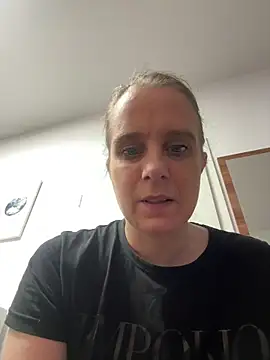 Chantalee online show from May 19, 5:14 am