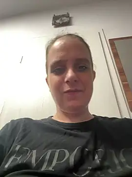 Chantalee online show from May 16, 4:59 am