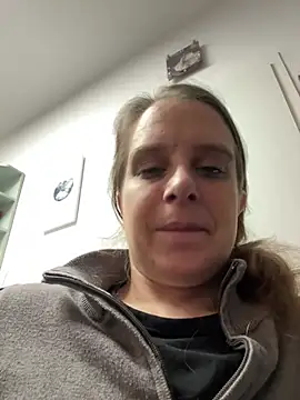 Chantalee online show from May 21, 6:11 am