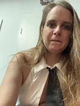 Chantalee online show from May 8, 7:00 am