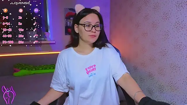 Snapshot of EsterLogan chatting on September 27, 1:29 pm EsterLogan online show from September 27, 1:29 pm