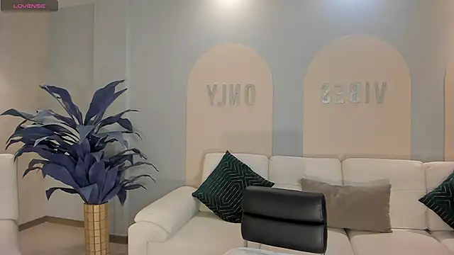 NinaMichelle online show from May 14, 6:36 pm