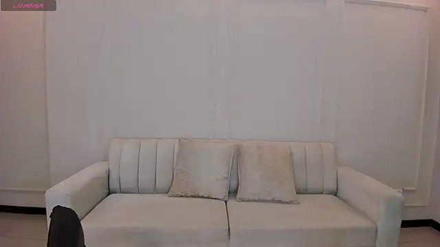 NinaMichelle online show from May 10, 10:39 am