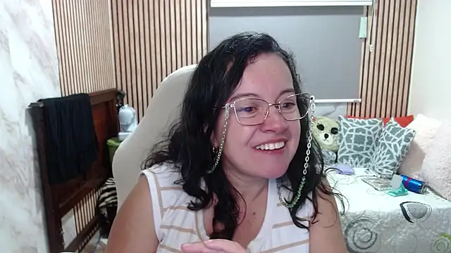 Sonialorens  online show from May 13, 10:37 pm