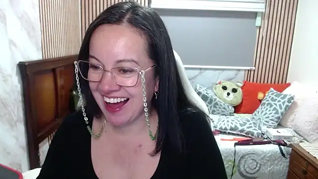 Sonialorens  online show from May 8, 10:33 pm