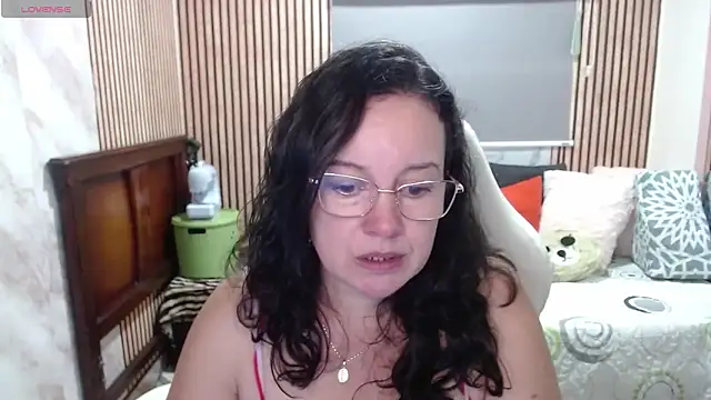 Sonialorens  online show from May 26, 4:39 pm