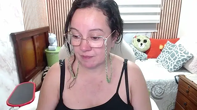 Sonialorens  online show from May 5, 10:35 pm