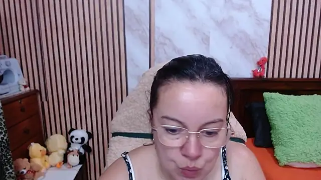 Sonialorens  online show from October 13, 11:18 pm