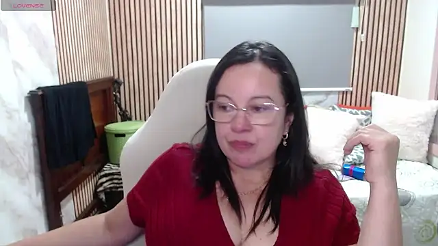 Sonialorens  online show from May 15, 11:18 pm