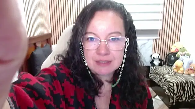Sonialorens  online show from April 29, 3:47 pm