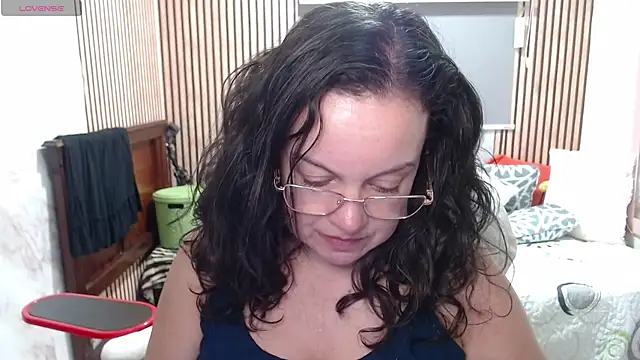 Sonialorens  online show from May 18, 9:54 pm