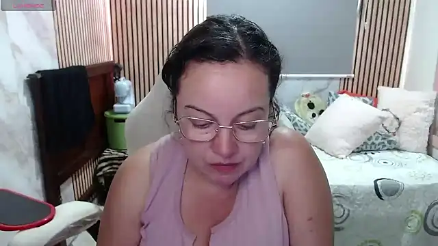 Sonialorens  online show from May 20, 9:56 pm