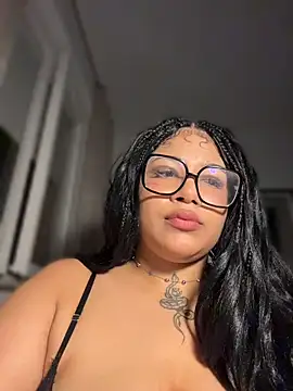 IamSashaLuv online show from May 9, 1:29 am