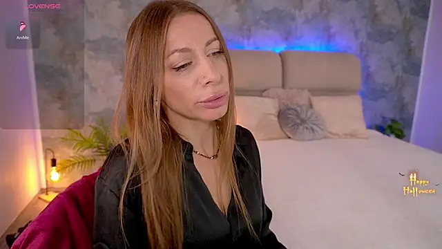 MirandaHobbs online show from November 3, 8:29 am