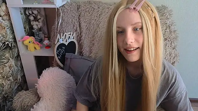 sarakaell online show from June 4, 1:33 am