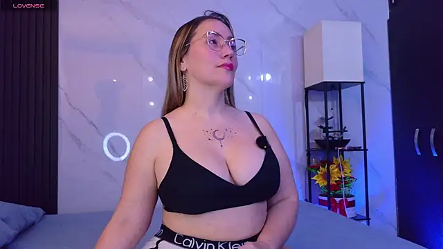 hotpawgmilf online show from May 14, 10:15 pm