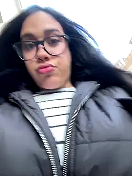 WHAAATTTTTTTTTT online show from December 18, 2:22 pm