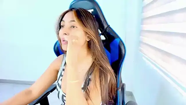 sophiax-x online show from May 7, 8:56 pm