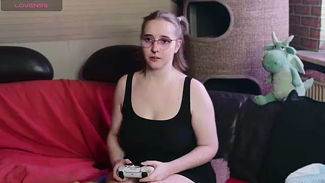 GamerGirl Eve online show from May 7, 2:54 pm