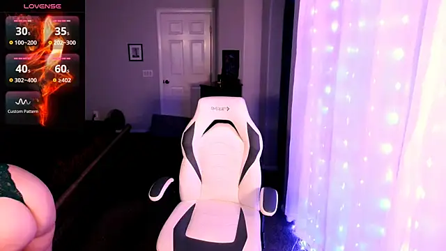 britteebee online show from October 16, 8:28 am