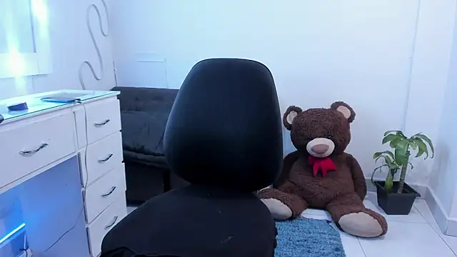 Lu doll online show from May 11, 8:49 am