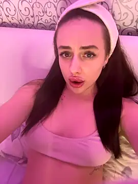 Lisaaan online show from October 12, 3:03 pm