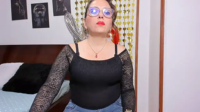 taylorhot70 online show from May 28, 1:14 am