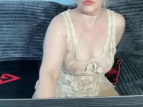 milaja online show from October 26, 8:10 am