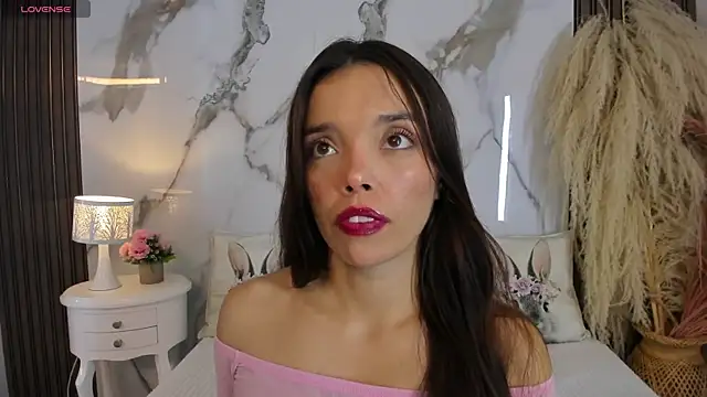 hannahill69 online show from April 2, 4:54 am