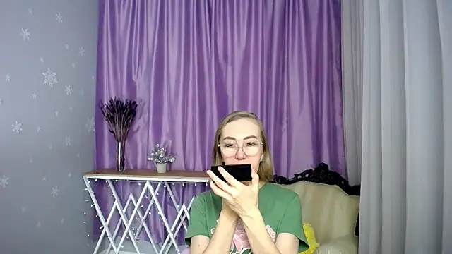 queen a n i online show from May 6, 9:35 am