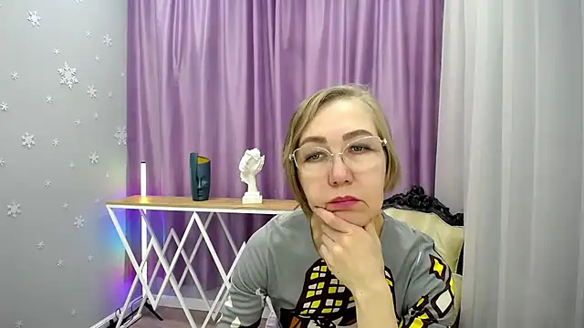 queen a n i online show from November 17, 12:06 pm