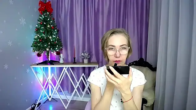 queen a n i online show from December 18, 9:58 am