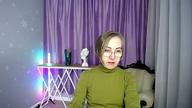 queen a n i online show from November 22, 9:01 am