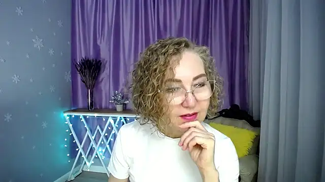 queen a n i online show from May 24, 8:02 am