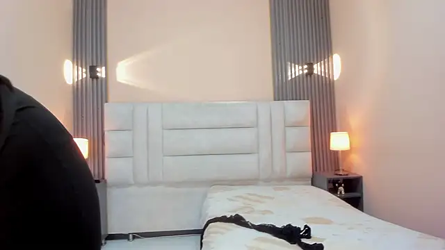 EYMI TOMSOM online show from October 17, 10:51 am